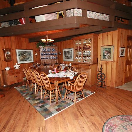 Stouffermill Bed & Breakfast Algonquin Highlands Bagian luar foto
