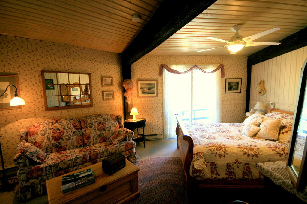 Stouffermill Bed & Breakfast Algonquin Highlands Bagian luar foto