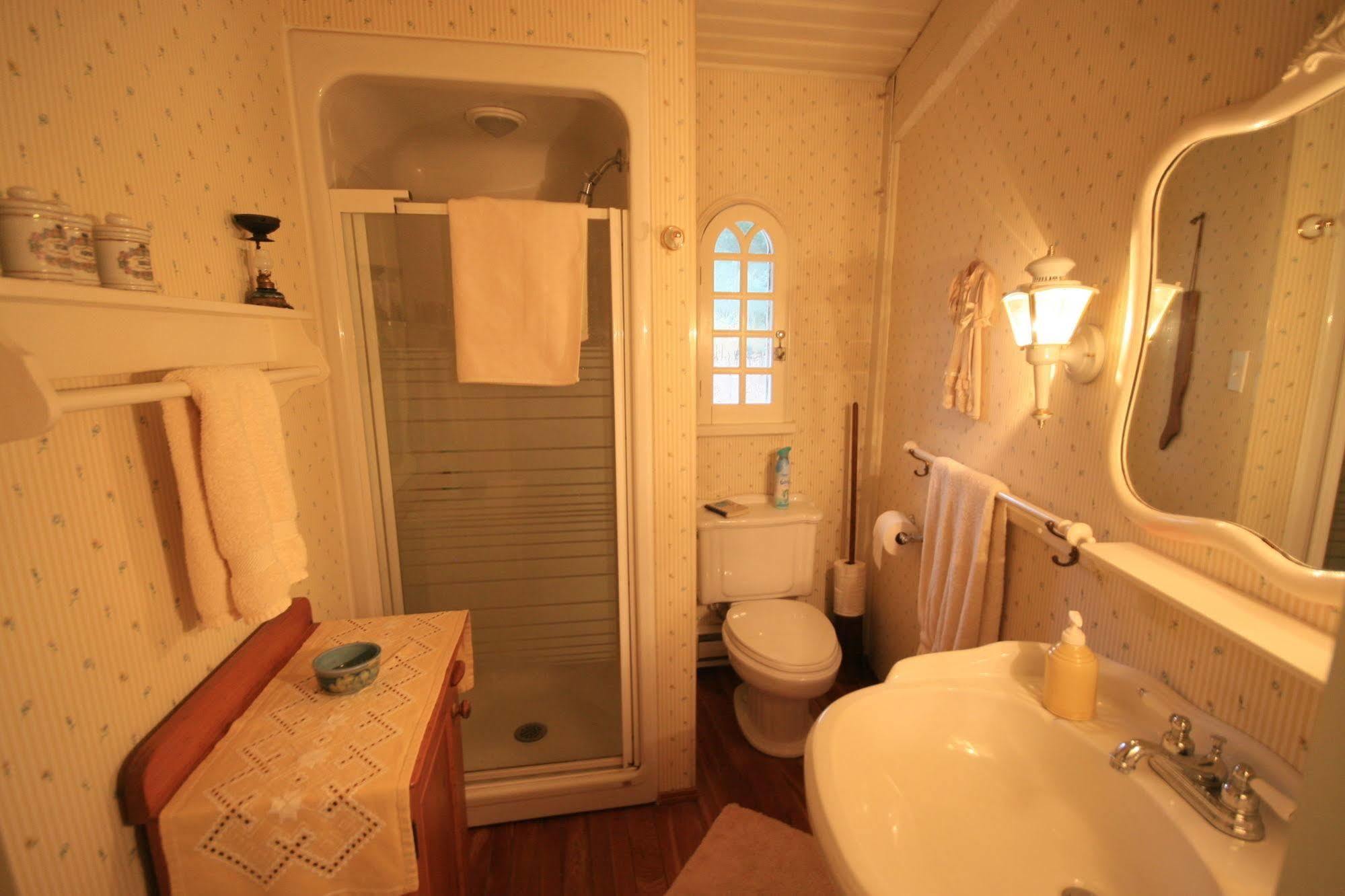 Stouffermill Bed & Breakfast Algonquin Highlands Bagian luar foto