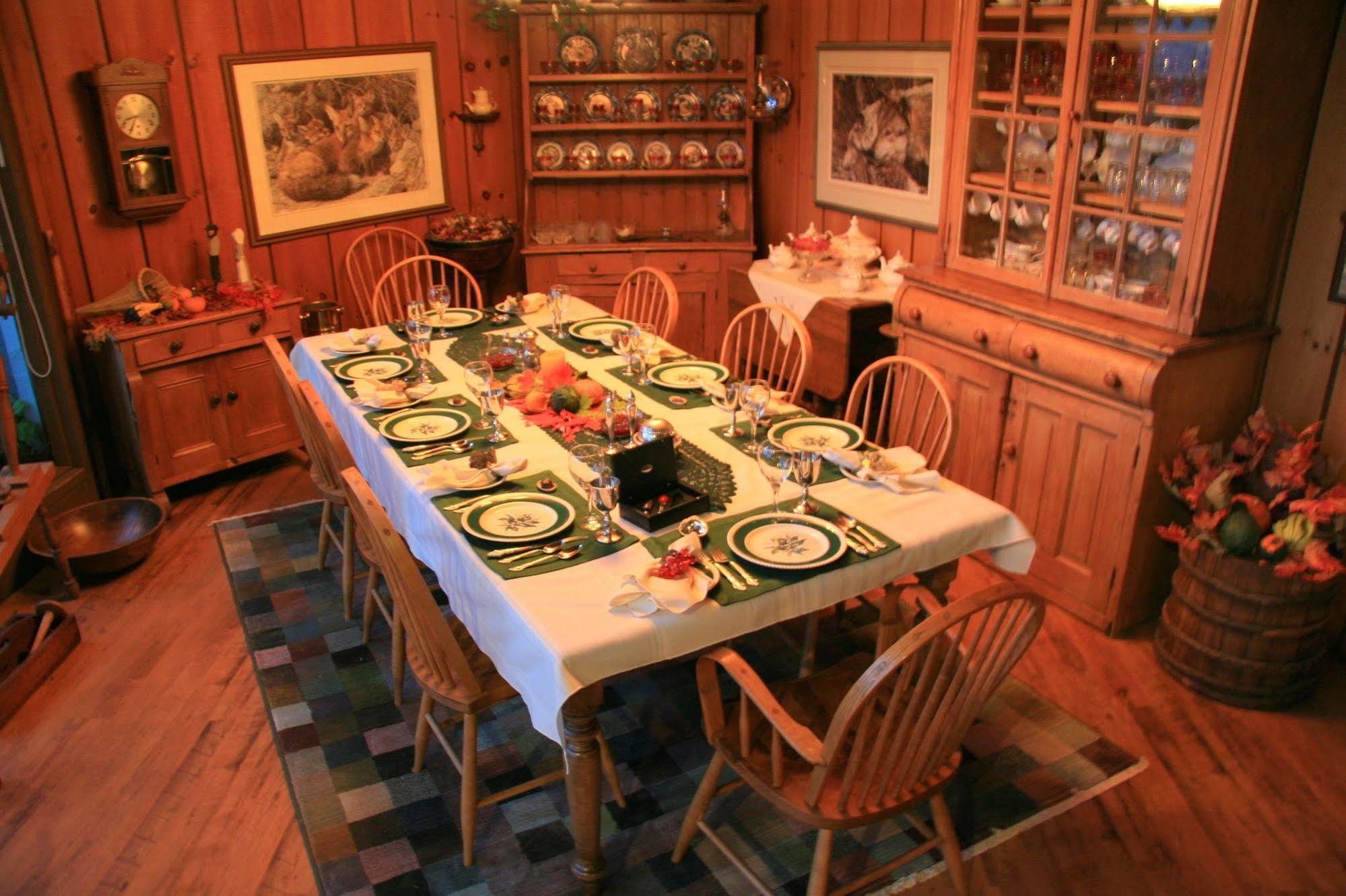 Stouffermill Bed & Breakfast Algonquin Highlands Bagian luar foto