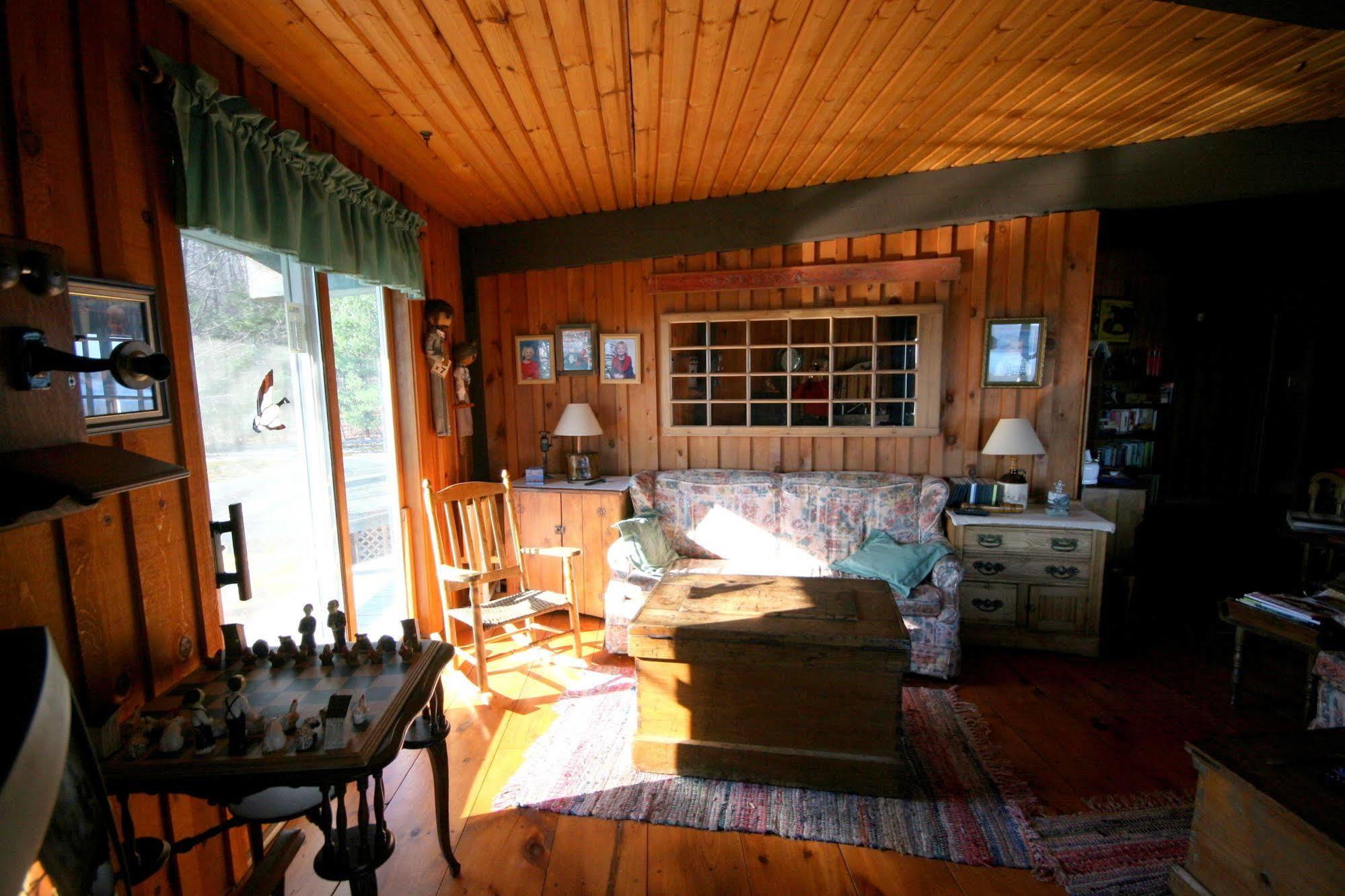Stouffermill Bed & Breakfast Algonquin Highlands Bagian luar foto