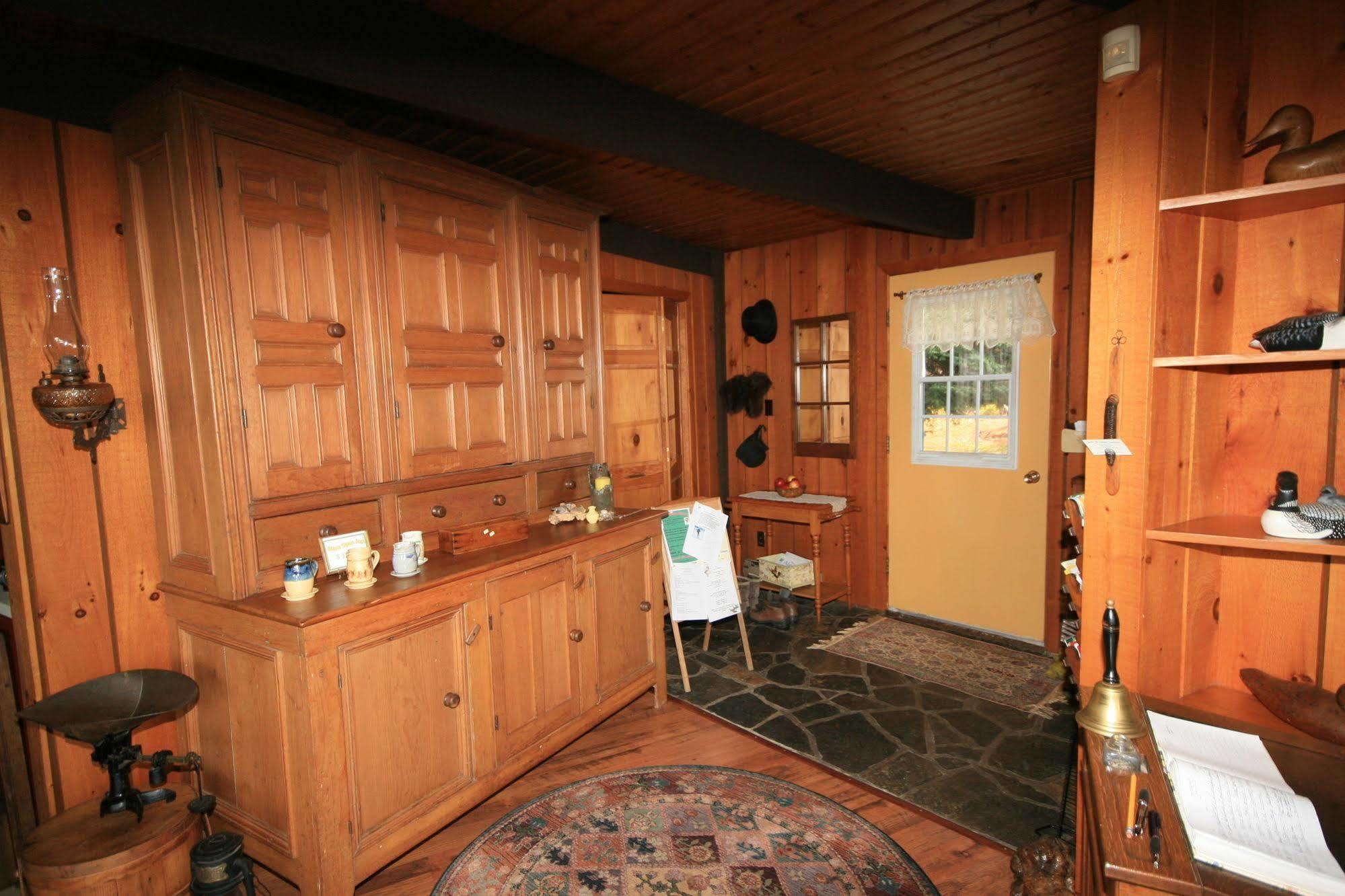 Stouffermill Bed & Breakfast Algonquin Highlands Bagian luar foto
