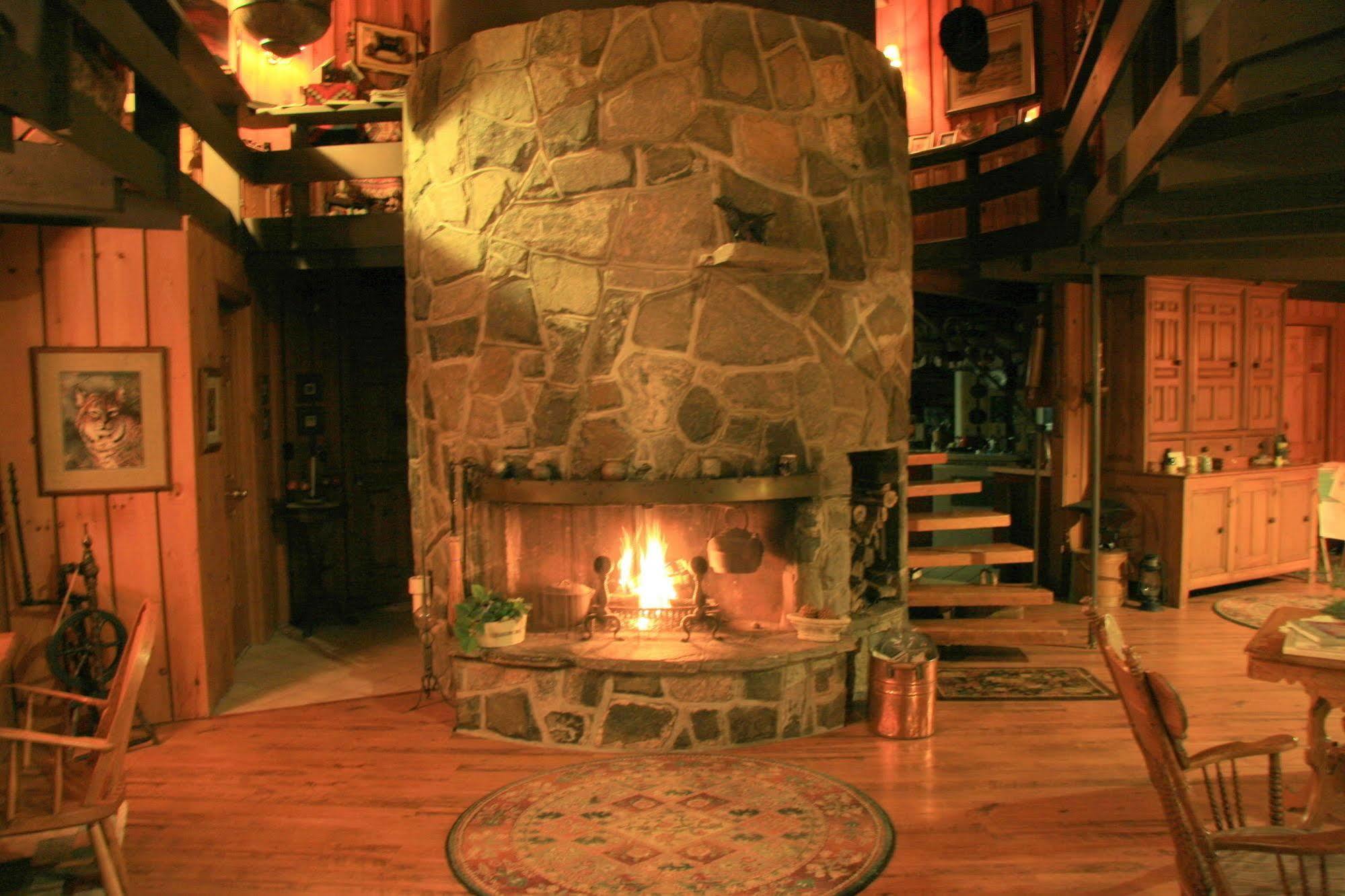 Stouffermill Bed & Breakfast Algonquin Highlands Bagian luar foto
