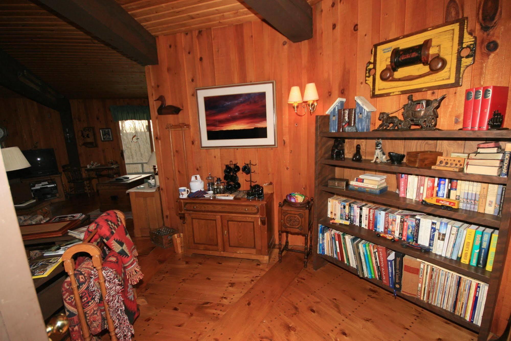 Stouffermill Bed & Breakfast Algonquin Highlands Bagian luar foto